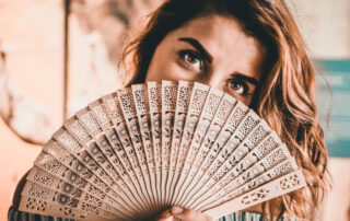 Abanicos con logo, el regalo ideal del verano - Grupo Iberoa