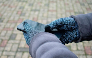 regalar guantes táctiles en invierno - Grupo Iberoa