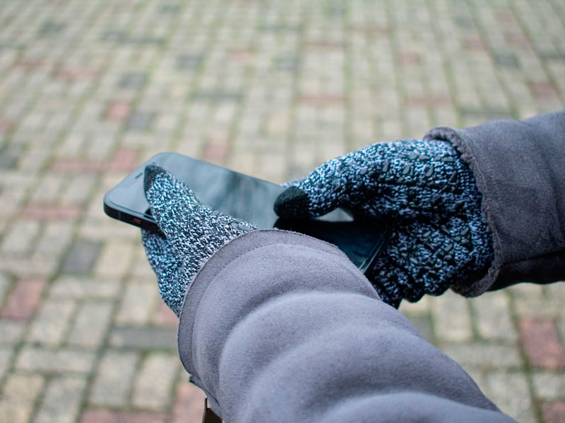 regalar guantes táctiles en invierno - Grupo Iberoa